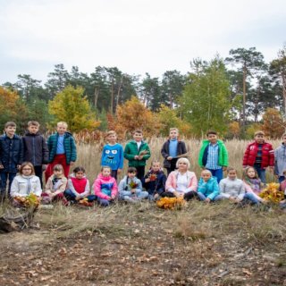vypusknye_alomy_dlja_4_klassa_kiev_osennjaja_fotosessija_shkolnaja
