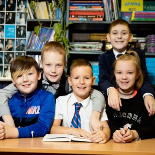 fotosessija_dlja_4_klassa_fotograf_dlja_vypusknyh_albomov_vypusknye_albomy_4_klass